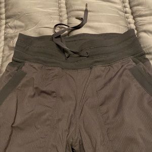 🌸Black Lululemon pants!